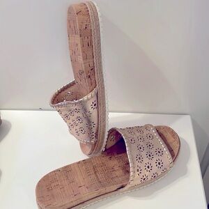 JACK ROGERS. Rose gold sandals. Youth girl Size 6 or 6.5. Excellent cond